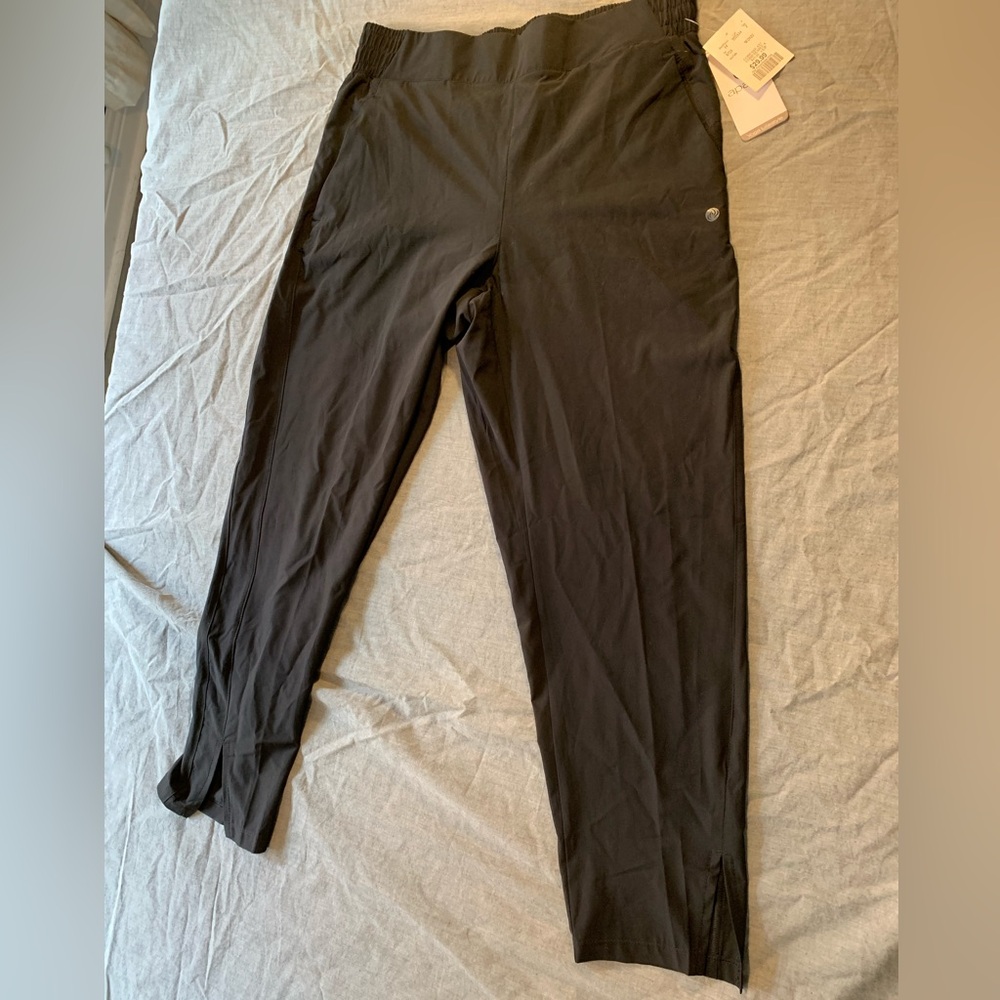Apana Women's Black Cropped Pants
